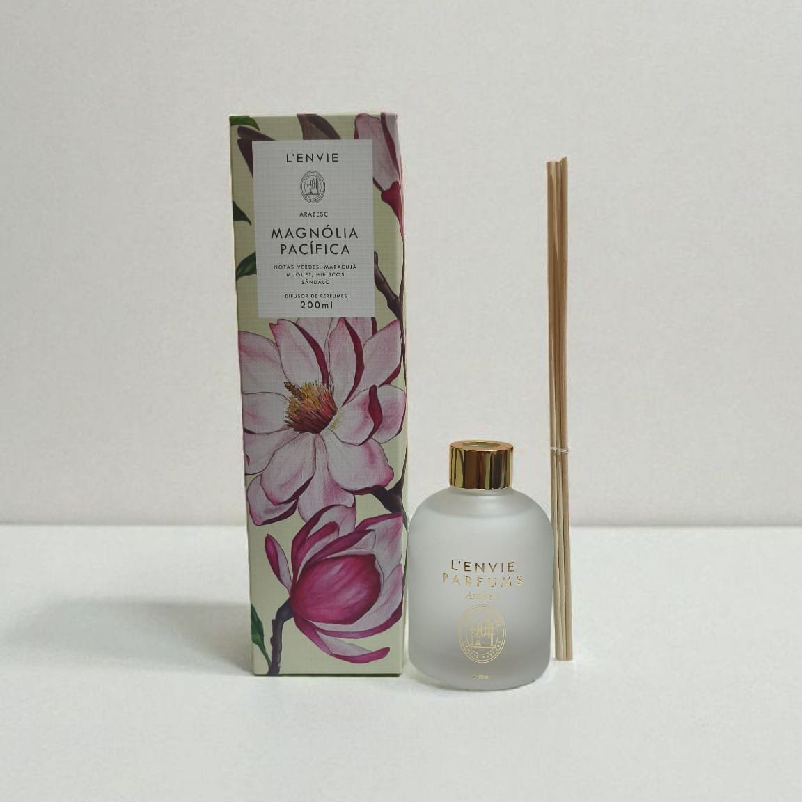 1000011286.jpg Difusor de Perfumes Magnólia Pacífica 200ml – L’ENVIE - Imagem 1