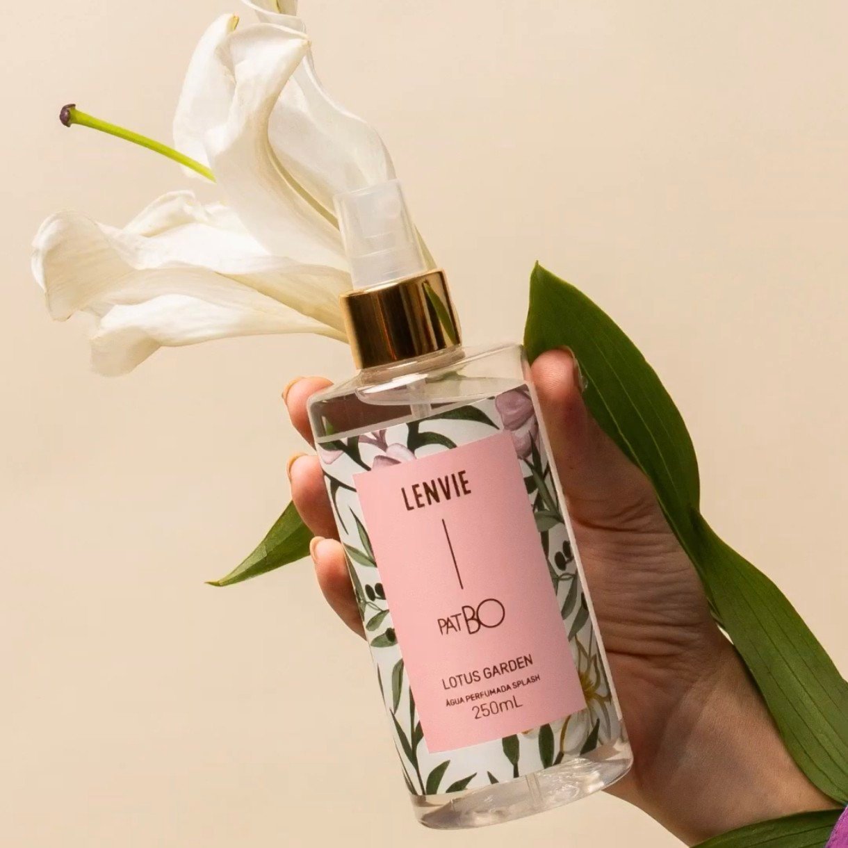 1000078808-1.jpg Água Perfumada Splash Lotus Garden 250ml – LENVIE + PatBO - Imagem 2